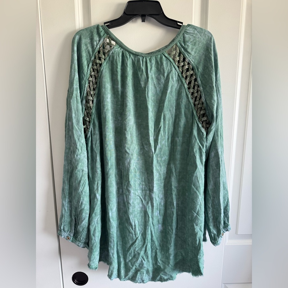 gimmicks by BKE Green V-Neck Button-Front Blouse - Picture 2 of 5